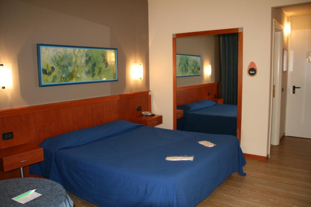 Hotel Motel Fiore Fiorenzuola dʼArda Extérieur photo