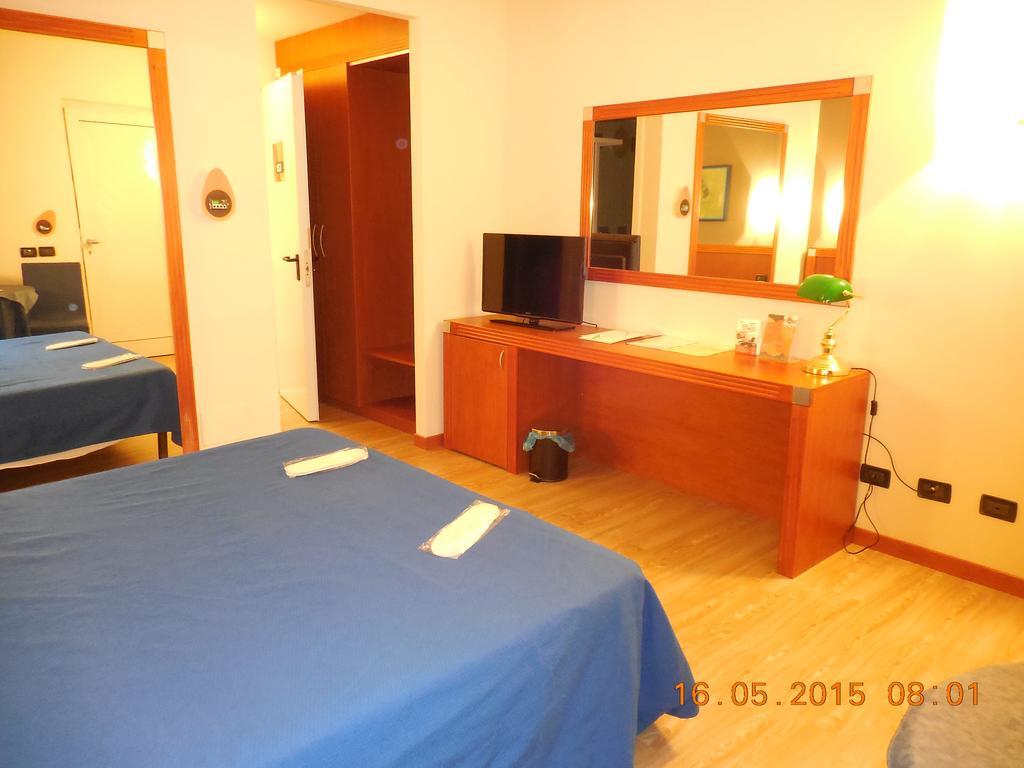 Hotel Motel Fiore Fiorenzuola dʼArda Extérieur photo