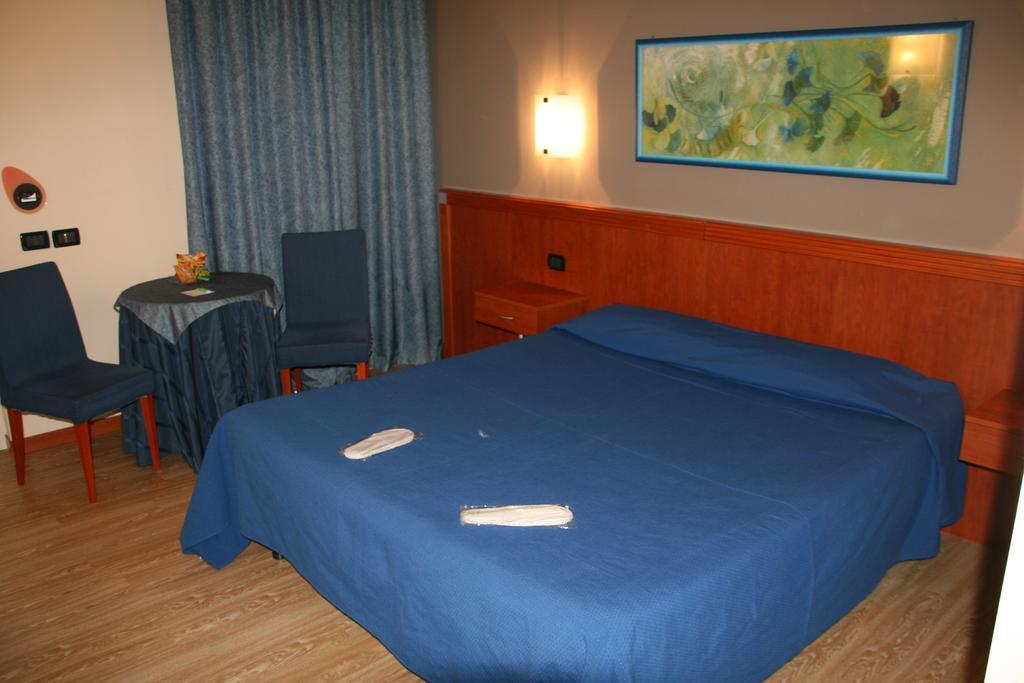 Hotel Motel Fiore Fiorenzuola dʼArda Extérieur photo